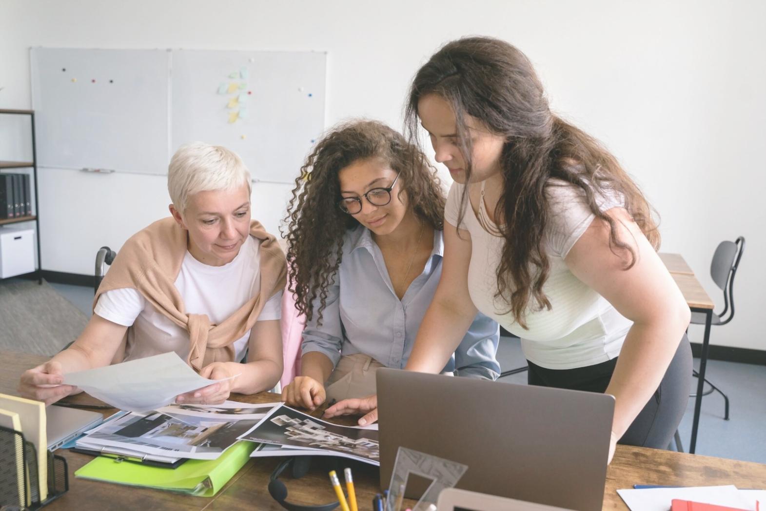 Espace de travail collaboratif où se déroulent les ateliers budgétaires